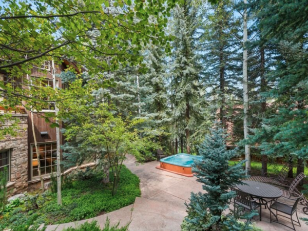 Luxurious Ski-In/Ski-Out Snowmass Chalet with Stunning Mountain Views